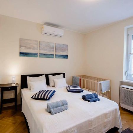 Viola Family Apartman Free Parking Pécs Extérieur photo