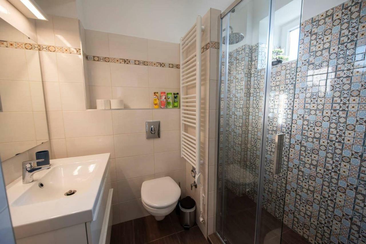 Viola Family Apartman Free Parking Pécs Extérieur photo