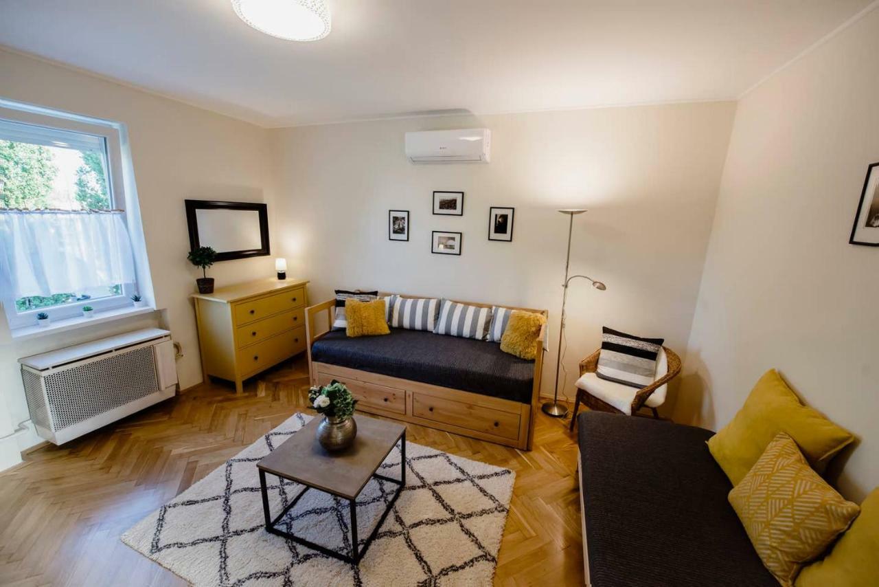 Viola Family Apartman Free Parking Pécs Extérieur photo