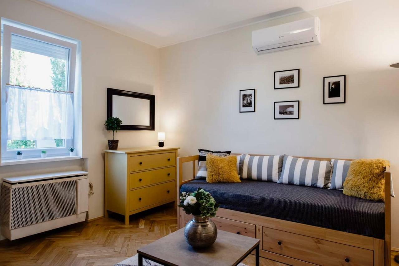 Viola Family Apartman Free Parking Pécs Extérieur photo
