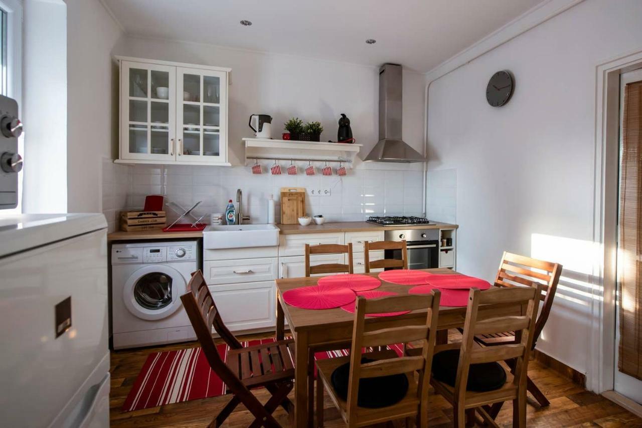 Viola Family Apartman Free Parking Pécs Extérieur photo