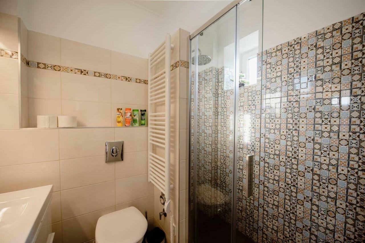 Viola Family Apartman Free Parking Pécs Extérieur photo