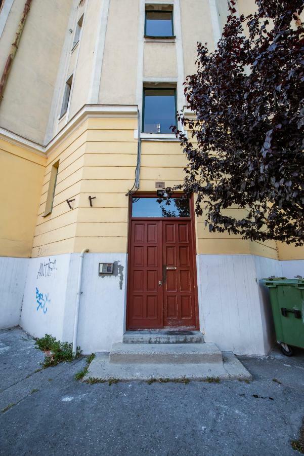 Viola Family Apartman Free Parking Pécs Extérieur photo