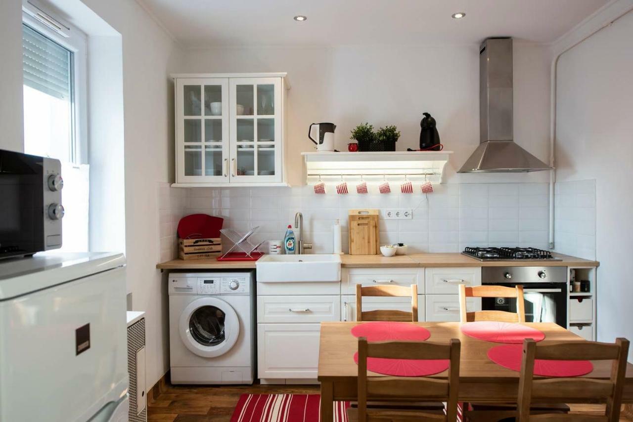 Viola Family Apartman Free Parking Pécs Extérieur photo